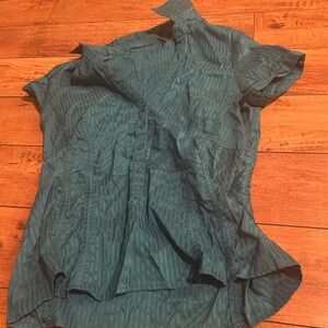 I am selling these tops they are really nice but the don’t fit me anymore.